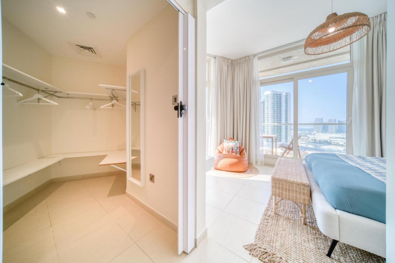 Mangrove Place, Reem Island, - Mint Abu Dhabi